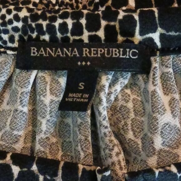 Banana Republic Blouse Womens Size S Black White Animal Print Cap Sleeve Keyhole - Picture 6 of 7